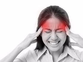 Thường xuyên cảm thấy đau đầu như búa bổ - Làm sao để cải thiện?
